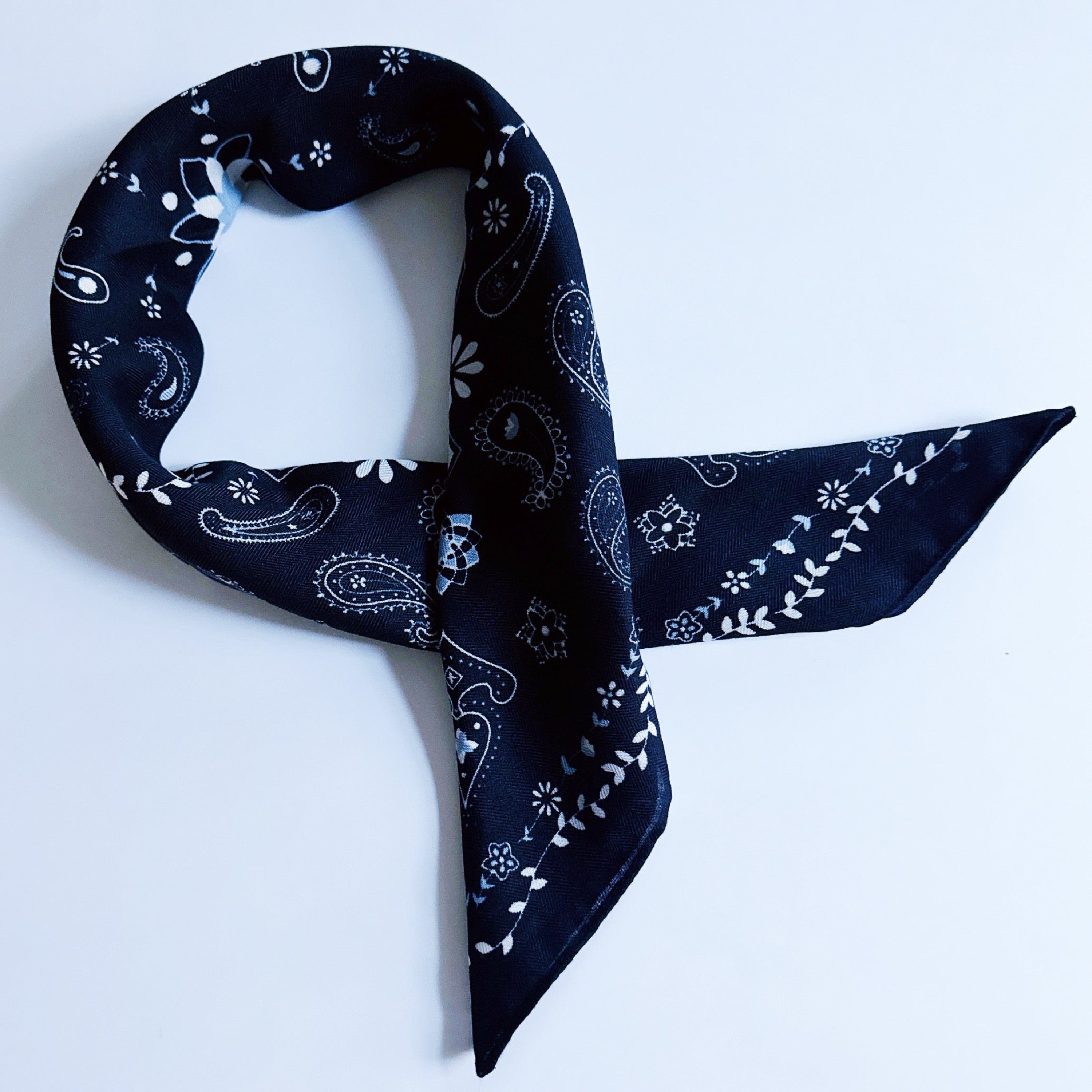 Textured Style Square Scarf – Versatile Accent for Hair, Neck & Handbags